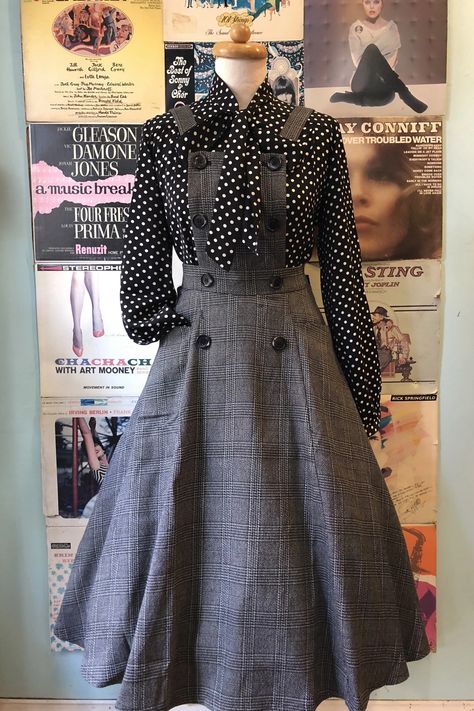 Clothes Combination, Modern Millie, 2020 Style, Modest Clothes, Mode Chanel, 50's Style, Vintage Inspired Outfits, Feeling Blue, Pinafore Dress