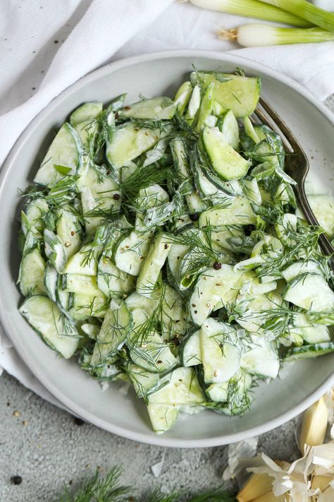 Garden Salad Recipe, Cucumber Dill Salad, Marinated Cucumbers, Cucumber Salad Recipe, Cucumber Dill, Creamy Cucumber Salad, Creamy Cucumbers, Sour Cream Recipes, Grape Salad