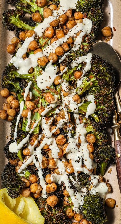 Roasted Brokkoli with Crunchy Chickpeas & Tahini — judilicious and nutritious Broccoli Tahini Salad, Tahini Chickpeas, Chickpeas Broccoli, Charred Broccoli, Crunchy Chickpeas, Delicious Sides, Crispy Chickpeas, Deli Food, Chickpea Recipes