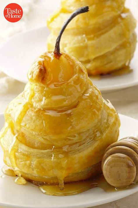 Puff Pastry Recipes Savory, Pear Dessert, Puff Pastry Desserts, Pear Tart, Cake Mug, Pastry Recipe, Pear Recipes, Poached Pears, Tart Recipe