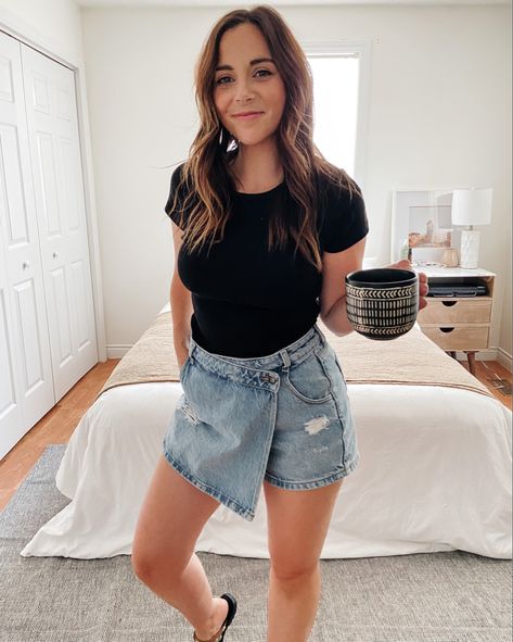 Denim Skort Ootd Summer Outfits, Skort Denim Outfit, Denim Skort Ootd, Zara Skort Outfit, Skort Ootd, Disneyworld Outfits, Skort Denim, Asymmetrical Skort, Skort Outfit