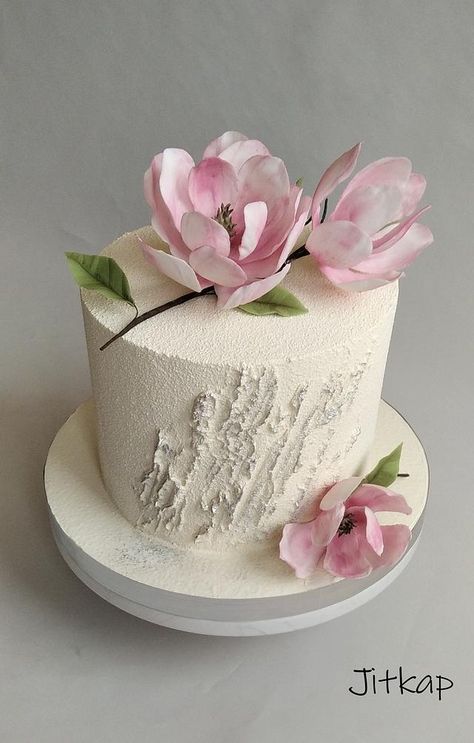 Magnolia Nutella Birthday Cake, Magnolia Cake, Floral Cake Design, Peony Cake, Learn Cake Decorating, Fondant Flower Cake, Fondant Cake Designs, Beach Wedding Cake, Cake Decorating Videos