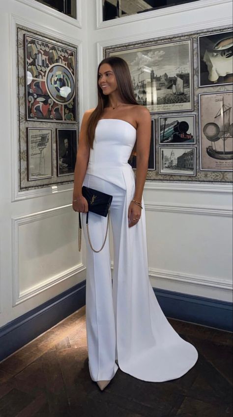 Fashion Show Guest Outfits, University Graduation Outfit Classy, Graduation Outfit Ideas University, Mba Graduation, Grad Outfits, Rehearsal Dinner Outfits, Ootd Inspo, Elegant Attire, Gala Dinner