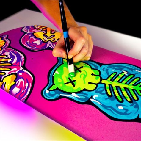 Skateboard Art Design Ideas, Painting A Skateboard, Cool Skateboards Designs, Skateboard Decks Design, Paint Skateboard, Painted Skateboard Decks, Spray Paint Skateboard, Skateboard Custom Paint, Skateboard Spray Paint Design