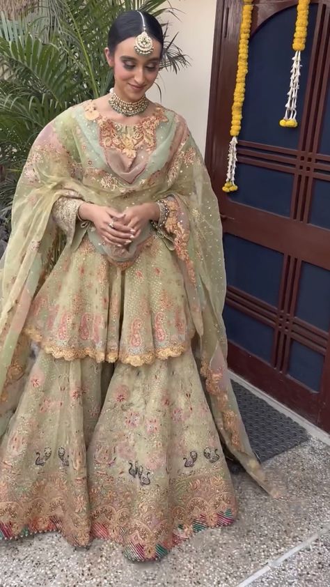 Punjabi Wedding Dresses Women, Punjabi Jaggo Outfits, Heavy Suits Indian Party Wear, Purple Kameez, Desi Clothes Wedding, Jaggo Outfit Punjabi, Sharara Suit Wedding, Pakistani Kameez, Sharara Designs