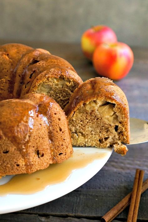 Healthy apple bundt cake from realfoodrealdeals.com Apple Bunt Cake, Sugar Free Apple Cake, Apple Bundt Cake Recipes, Bunt Cake Recipe, Healthy Apple Cake, Bundt Cake Recipes, Easy Bundt Cake, Apple Bundt Cake, Dairy Free Cake