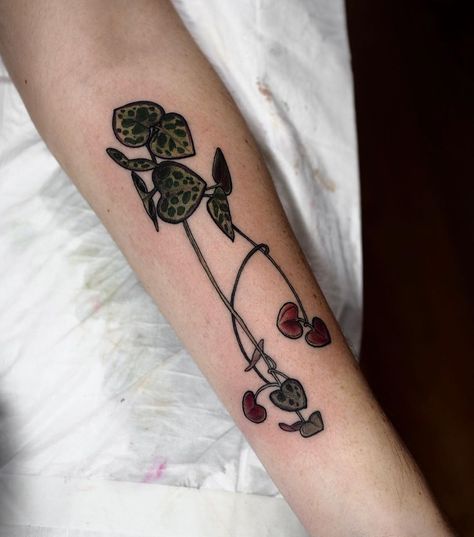 Rose Hardy, Feminine Arm Tattoos, Underwater Tattoo, Brain Tattoo, Chain Of Hearts, Hearts Tattoo, String Of Hearts, Single Line Tattoo, About Rose