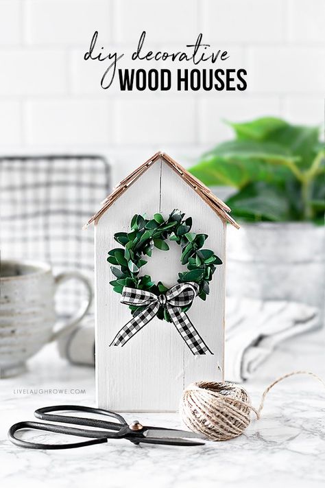 Cozy Diy, House Tutorial, Scrap Wood Crafts, Wood Houses, Wood Block Crafts, Wood House, Decorative Wood, Wood Christmas, Craft Night