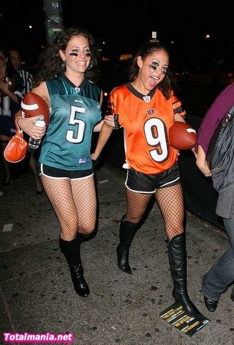 celebrity halloween costumes - Google Search: Football Player Halloween Costume, Costumes For Teenage Girl, Teen Halloween, Celebrity Halloween, Celebrity Costumes, Bff Halloween Costumes, Best Friend Halloween Costumes, Halloween Costumes College Girls, Nfl Player