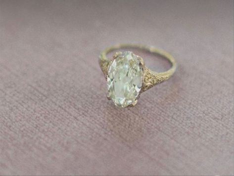 Vintage Oval Engagement Rings, Green Engagement Rings, Vintage Engagement Rings Simple, Vintage Wedding Ring, Pretty Engagement Rings, Proposal Wedding, Amethyst Ring Engagement, Cute Engagement Rings, Future Engagement Rings