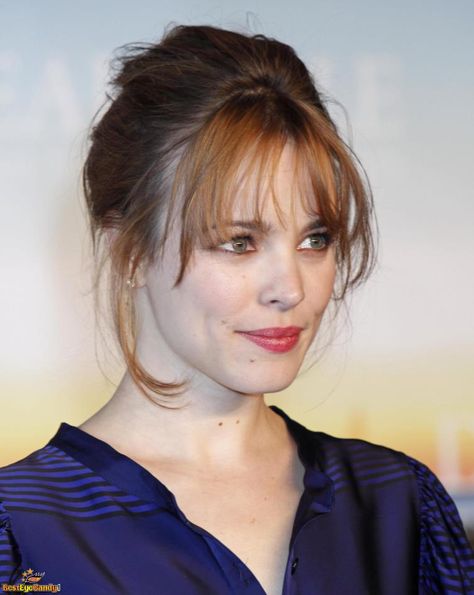 Love Rachel McAdams....if I were her, I would just stare at myself all day!  She is so beautiful and a wonderful actress! <3 Round Face Fringe, Cuts For Round Faces, Hairstyles Theme, Bangs For Round Face, Long Face Hairstyles, Long Bangs, Rachel Mcadams, Long Faces, Long Wavy Hair