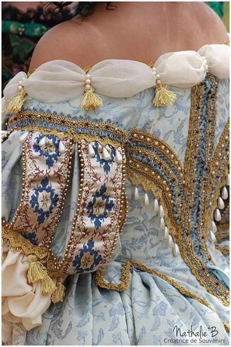 Beautiful bodice in periwinkle, trimmed in gold, love that it’s adorned in pearls’ Gaun Abad Pertengahan, 17th Century Fashion, Medieval Costume, Period Outfit, Medieval Dress, Medieval Clothing, Dresses Dresses, Historical Costume, Historical Dresses