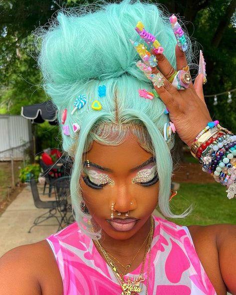 Crazy Hairstyles For Black Women, Colorful Hair Black Women, Unique Hairstyles For Black Women, Make Carnaval, Stop Drawing, Kei Visual, Y2k Hairstyles, Pretty Hair Color, Hair Reference