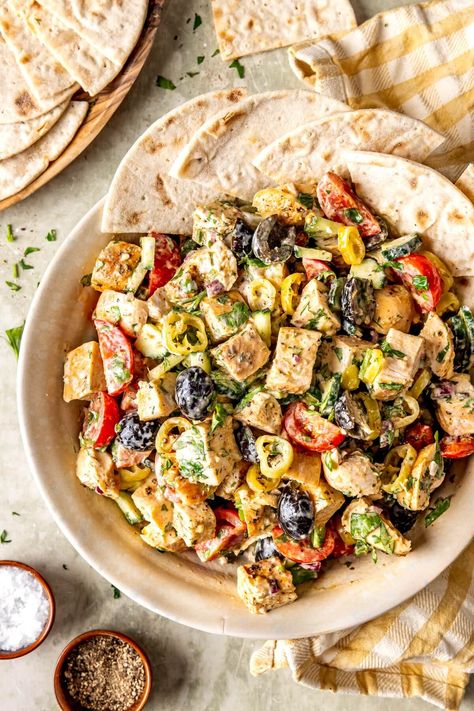 HIGH PROTEIN GREEK CHICKEN SALAD Healthy Protein Packed Salads, Grilled Chicken Lunch Ideas Healthy, Chicken Salad Protein, Greek Protein Bowl, High Protein Greek Salad, Mediterranean Salads Healthy, High Protein Chopped Salad, Protein Salads Recipes, High Protein Bean Salad