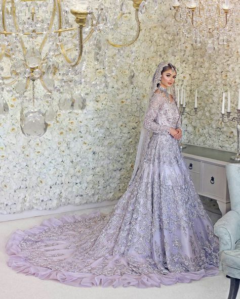 Walima Dresses Pakistani Brides, Lilac Wedding Dress, Asian Fits, Walima Dresses, Baju Kahwin, Nikah Dress, Walima Dress, Desi Outfits, Purple Wedding Dress