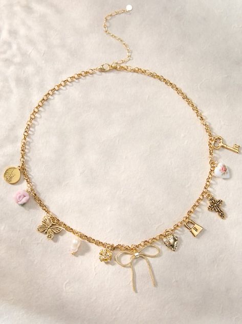 Charm Necklace Custom, Pretty Jewellery Necklaces, Gold Charm Jewelry, Gold Necklace With Charms, Coquette Gifts Ideas, Gold Charm Necklace Aesthetic, Cute Charm Necklaces, Dainty Charm Necklace, Cozy Jewelry