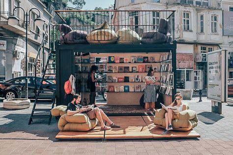 LIDL OPENS TEMPORARY LIBRARY OF CONTEMPORARY DESIGN – One Design Week Experiential Marketing Events, Street Library, Urban Ideas, Atelier Design, Mobile Library, New Urbanism, Bookstore Cafe, Open Library, Kiosk Design