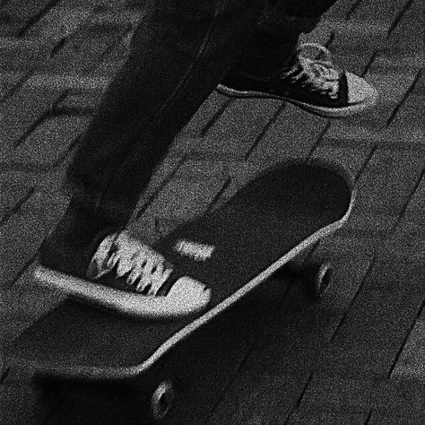 Skateboard Aesthetic, Grunge Pictures, Black Grunge, Dark Grunge, Gray Aesthetic, Black And White Aesthetic, Black Aesthetic Wallpaper, Grunge Photography, Dark Photography