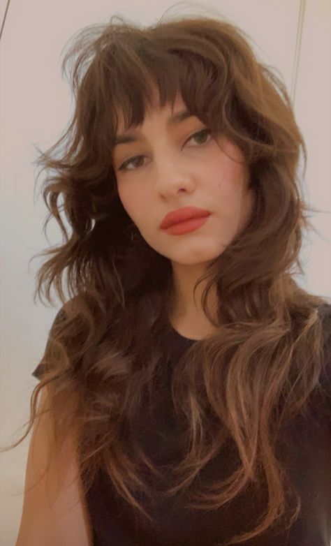 Shaggy Hair Medium Long Shag, 80s Curly Bangs, Long Shag Haircut With Bangs Thick Hair, Middle Part Bangs Wavy Hair, Rock Haircuts For Women, 70s Shag Bangs, Super Long Hair With Bangs, French Shag Haircut Long, Shaggy 70s Hair