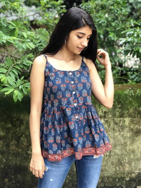 Short Tops & Shirts Cotton Tops For Jeans, Tops Designs For Jeans, Short Kurti Designs, Cotton Short Tops, Cotton Tops Designs, Simple Kurta Designs, Simple Kurti Designs, Casual Indian Fashion, Stylish Short Dresses