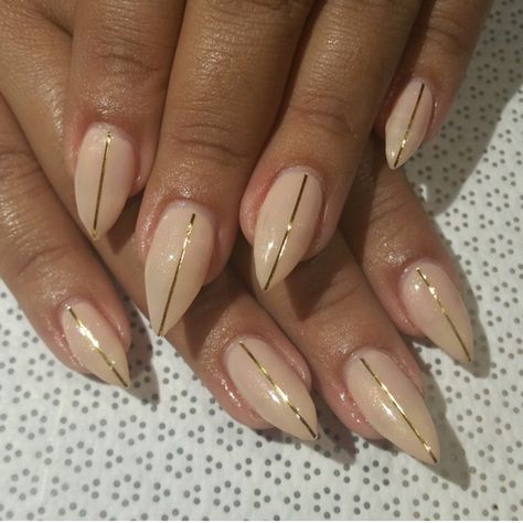 Gold Line Nail Design, Line Nail Designs, Shiny Nails Designs, Nude Nail Designs, Lines On Nails, Nail Candy, Classy Acrylic Nails, Simple Nail, I Love Nails