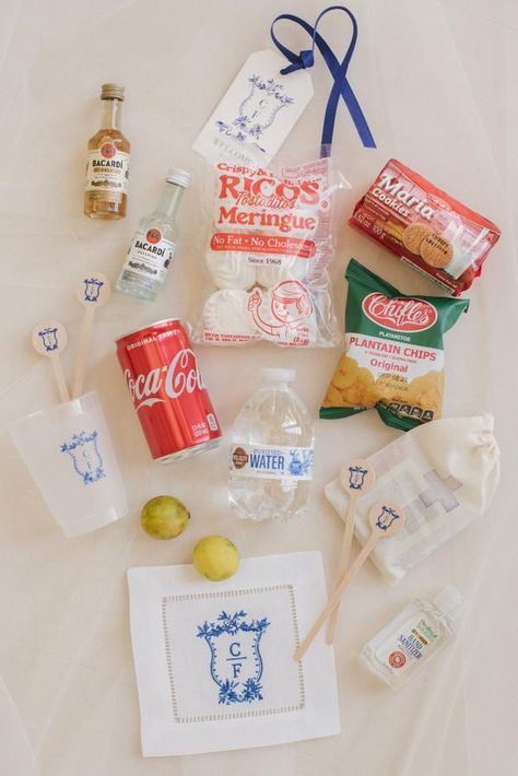 Wedding Hotel Welcome Bags Ideas, Coastal Wedding Favors, Wedding Welcome Baskets, Wedding Hotel Bags, Palm Springs Party, Wedding Welcome Party, Best Wedding Registry, Wedding Goodies, Hotel Welcome Bags