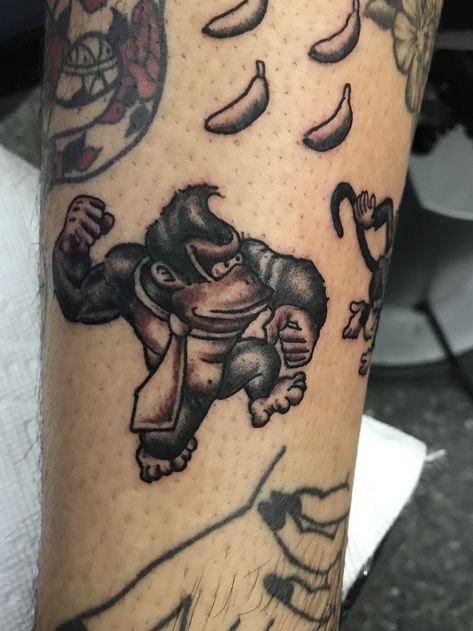 Donkey Kong tattoo King Dedede Tattoo, Donkey Kong Tattoo Ideas, Donkey Kong Tattoo, Diddy Kong, Gaming Tattoo, Donkey Kong, Cartoon Tattoos, S Tattoo, Tattoo Drawings