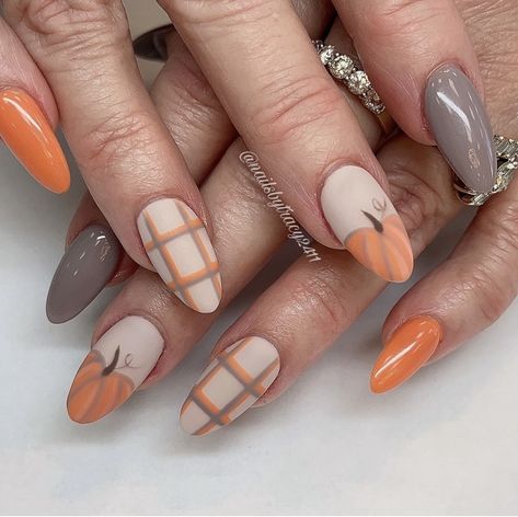 Sage Green Halloween Nails, Oval Nails Halloween, Sage Green And Orange Nails, Almond Thanksgiving Nails, Fall Acrylic Nails Pumpkin, Acrylic Nails Pumpkin Design, Fall Acrylic Nails With Pumpkin, Brown Acrylic Nails, Holloween Nails