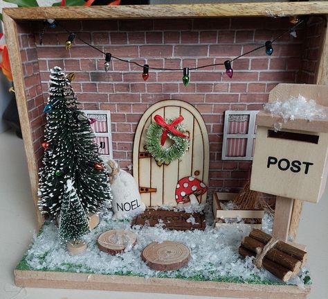 Elf On The Shelf House Diy, Elf On The Shelf House Ideas, Elf House Diy, Elf Door Diy, Elf On The Shelf House, Christmas Diorama, Elf Door, Christmas Props, Elf House