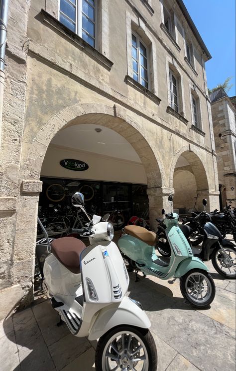 White Vespa Aesthetic, Vespa Aesthetic, White Vespa, Summer In France, Italian Vibes, White Motorcycle, Holidays Summer, European Summer, South Of France