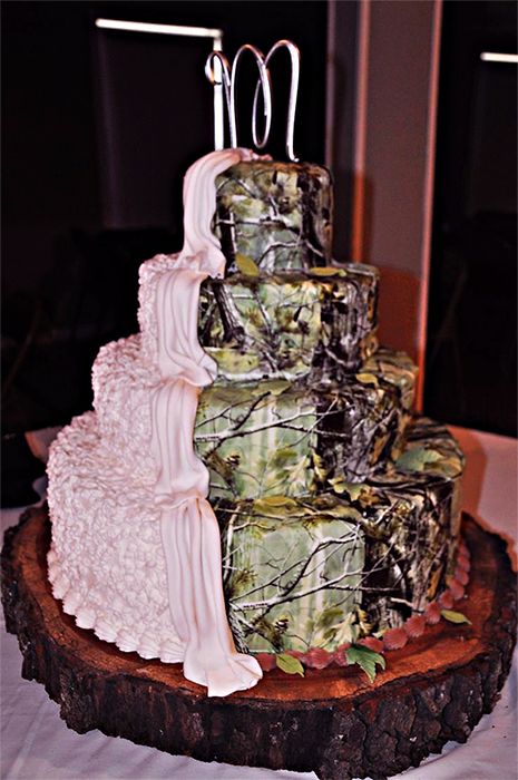 Rrealtree Camo Wedding Cake - You Like Pink, I Like Camo. #Realtreecamo #camowedding Camo Wedding Cake, Pink Camo Wedding, Camo Cakes, Camo Cake, Camo Wedding Cakes, Camouflage Wedding, Country Wedding Cakes, Camo Wedding, Wedding Cake Rustic