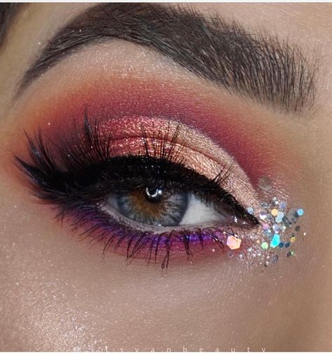 Berries, golds, peaches, purples eye makeup Gold Eyeshadow Looks, Purple Makeup Looks, 2018 Makeup, Orange Makeup, Makeup Inspired, Purple Eye Makeup, Purple Makeup, Gold Eyeshadow, Purple And Orange