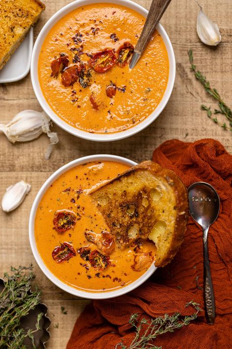 Creamy Roasted Garlic Tomato Soup | Simple Healthy Recipes, Complex Flavors | Orchids + Sweet Tea Healthy Hot Meals, Roasted Garlic Tomato Soup, Garlic Tomato Soup, Soup Simple, Unusual Recipes, Favorite Soups, Tomato Soup Recipes, Fall Soups, Creative Recipes