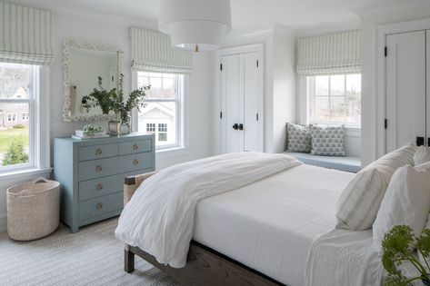 New England Style Bedroom, New England Bedroom, Colonial Bedroom, New England Colonial, House Bedrooms, New England Homes, New England Style, Bunk Room, Coastal Interiors