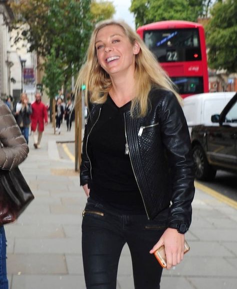 Legion-Media > Photo LGN30380693: *EXCLUSIVE* Chelsy Davy leaving the Ivy Chelsea Garden Restaurant Ivy Chelsea Garden, The Ivy Chelsea, Chelsy Davy, Chelsea Garden, Garden Restaurant, Lady Mary, The Ivy, All Smiles, Black Leather Jacket