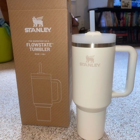 BRAND NEW STANLEY QUENCHER H2.0 FLOWSTATE TUMBLER 40OZ Fake Stanley Cup, Stanley Cup Aesthetic, Stanley Bottle, Pilates Girl, Stanley Water Bottle, Cup Aesthetic, Plastic Drink Bottles, Stanley Cups, Cute Water Bottles