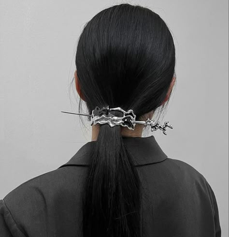 Futuristic Hair, Accessories Gothic, Unique Hair Clip, Experimental Fashion, Pinterest Predicts, Metal Hair Clip, Liquid Metal, Metal Hair Clips, Party Hair