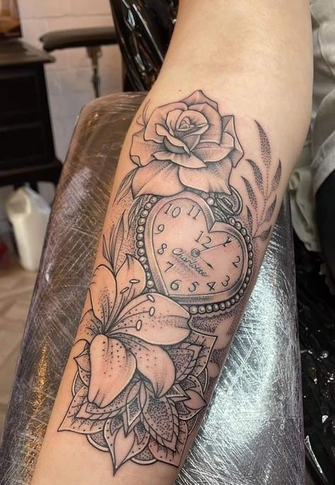 Cute Half Sleeve Tattoos For Women, Memorial Tattoos Mom, Arm Tattoos Drawing, Dragon Tattoo Ideas, Cute Thigh Tattoos, Arm Sleeve Tattoos For Women, Feminine Tattoo Sleeves, Beautiful Tattoos For Women, Mommy Tattoos