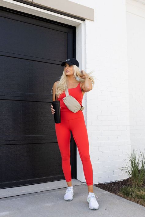 Red Leggings Outfit Workout, Red Athletic Outfit, Red Comfy Outfit, Red Workout Outfit, Red Gym Outfit, Red Workout Set, Red Leggings Outfit, Leggings Outfit Workout, Matching Workout Set