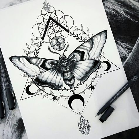 Geometric Insect Tattoo, Crystal Tattoo, Insect Tattoo, Geniale Tattoos, Moth Tattoo, Chest Tattoo, Tat Ideas, Tattoo Styles, Tattoos Ideas