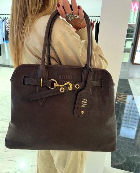 Jourdan Sloane, Design Bag, Couture Mode, Fall Fits, Pretty Bags, Purse Accessories, Brown Bags, Girls Bags, Everyday Bag