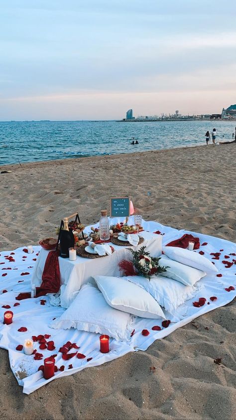 This Romantic Picnic turned out to be a proposal! How romantic.... Shed To Home, Apartment Bedrooms, Anniversary Party Games, Dinner Party Decorations, Anniversary Party Decorations, Chill Room, Romantic Picnics, Bedrooms Decor, Apartment Bedroom Decor