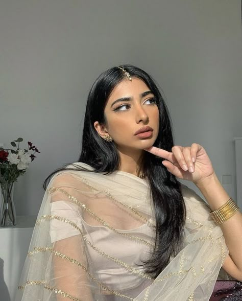 South Asian Aesthetic, Brown Girls Makeup, Desi Dress, Outfits Indian, Desi Fashion Casual, Salwar Kamiz, Traditional Indian Outfits, Indian Makeup, Wigs Hair