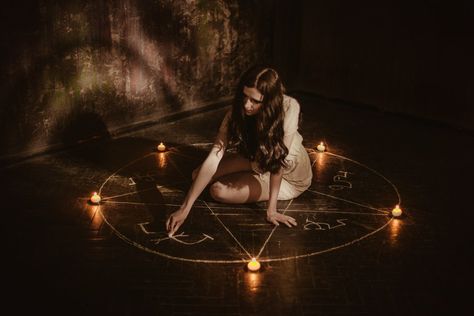 Witch Powers, Pagan Rituals, Yennefer Of Vengerberg, Vulture Culture, Moon Witch, Halloween Photoshoot, Season Of The Witch, Witch Aesthetic, Fantasy Aesthetic