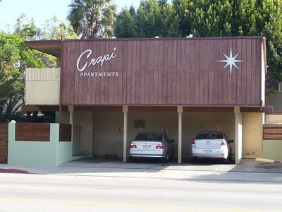 Apartment Los Angeles, Old Los Angeles, Los Angeles Apartment, Small Apartment Building, Los Angeles Apartments, Vintage Apartment, Apartment Buildings, Steel Columns, Real Estate Humor