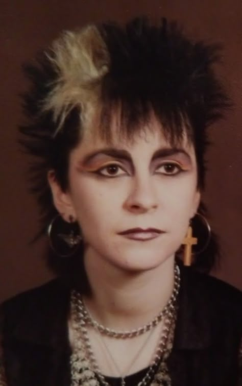 Punk Makeup 70s, 90s Trad Goth, 90s Punk Hair, Trad Goth Makeup 80s, 80s Trad Goth, 70s Goth, 80’s Punk, No Wave, Traditional Goth