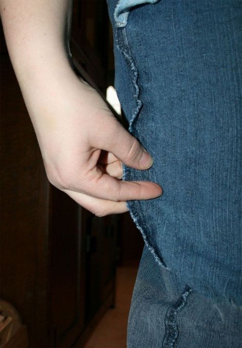 Taking In Jeans Legs, How To Take In Jeans Legs Tutorials, How To Take In Jeans At The Hips, Take In Jeans, Alter Jeans, Jeans Tutorial, Altering Jeans, Pants Tutorial, Sewing Jeans