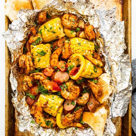 Grilled Shrimp Foil Packets - Fit Foodie Finds Shrimp Foil Packets Oven, Shrimp Boil Foil Packs, Grilled Dinner Recipes, Boil Recipes, Shrimp Corn, Cajun Shrimp Recipes, Foil Pack Dinners, Foil Packet Dinners, Foil Pack Meals