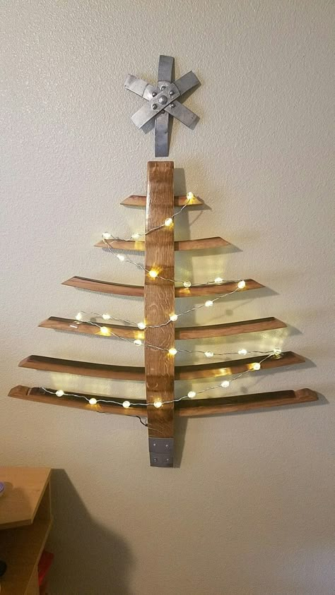 Wine barrel stave Christmas tree Wine Stave Ideas, Wine Barrel Christmas Tree, Stave Christmas Tree, Staves Ideas, Whiskey Stave Projects, Wine Stave Projects, Stave Projects, Barrel Stave Projects, Barrel Stave Ideas