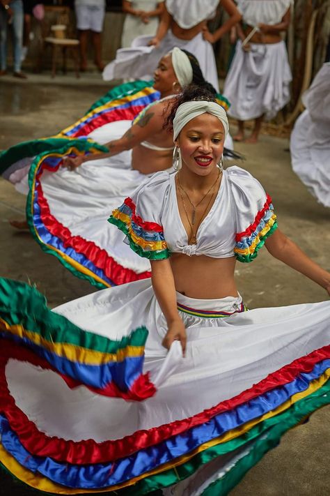 Mauritius People, Miss Universe National Costume, Caribbean Outfits, Costumes Around The World, Traditional African Clothing, Caribbean Culture, Culture Clothing, Festival Costumes, Traditional Dance